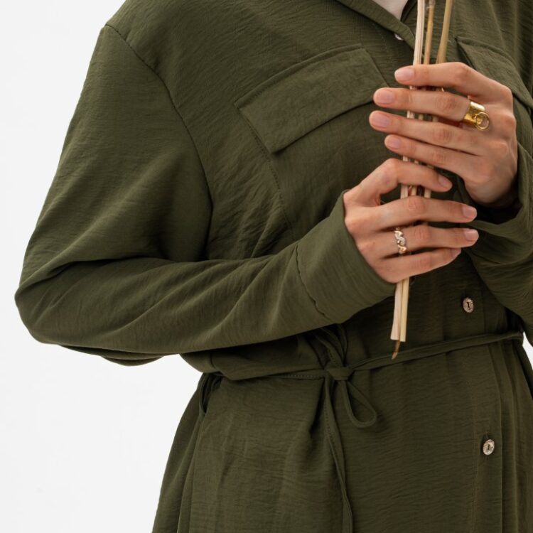 Chemise Inès Longue chemise fluide. Ce modèle existe en plusieurs coloris. Taille Unique : correspond à un 38/42.