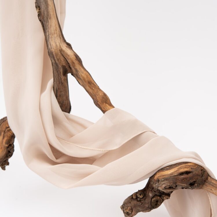 Voile Mousseline. Hijab en mousseline. Il existe en plusieurs coloris. Taille : 180 * 70 cm. Origine : Turquie.