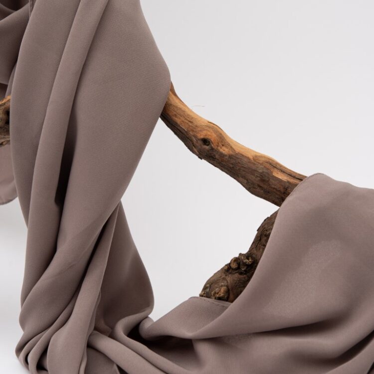 Voile Soie de Médine Médium. Hijab soie en de Médine. Taille : 185*75cm. Origine : Turquie.